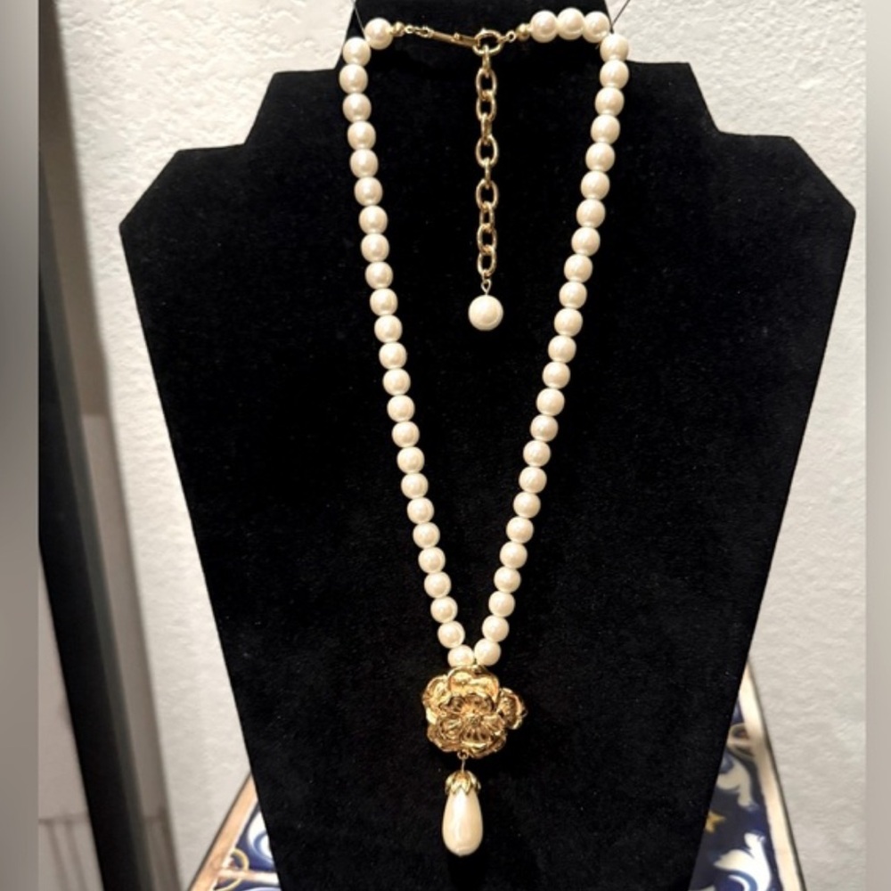 Avon Floral Summerset Collection Necklace & Clip Earrings set